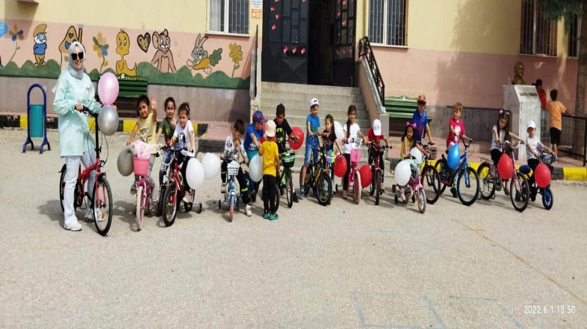 Ana Sınıfı D Şubesi bisiklet sürme etkinlikleriyle  eğlenceli bir gün geçirdi.